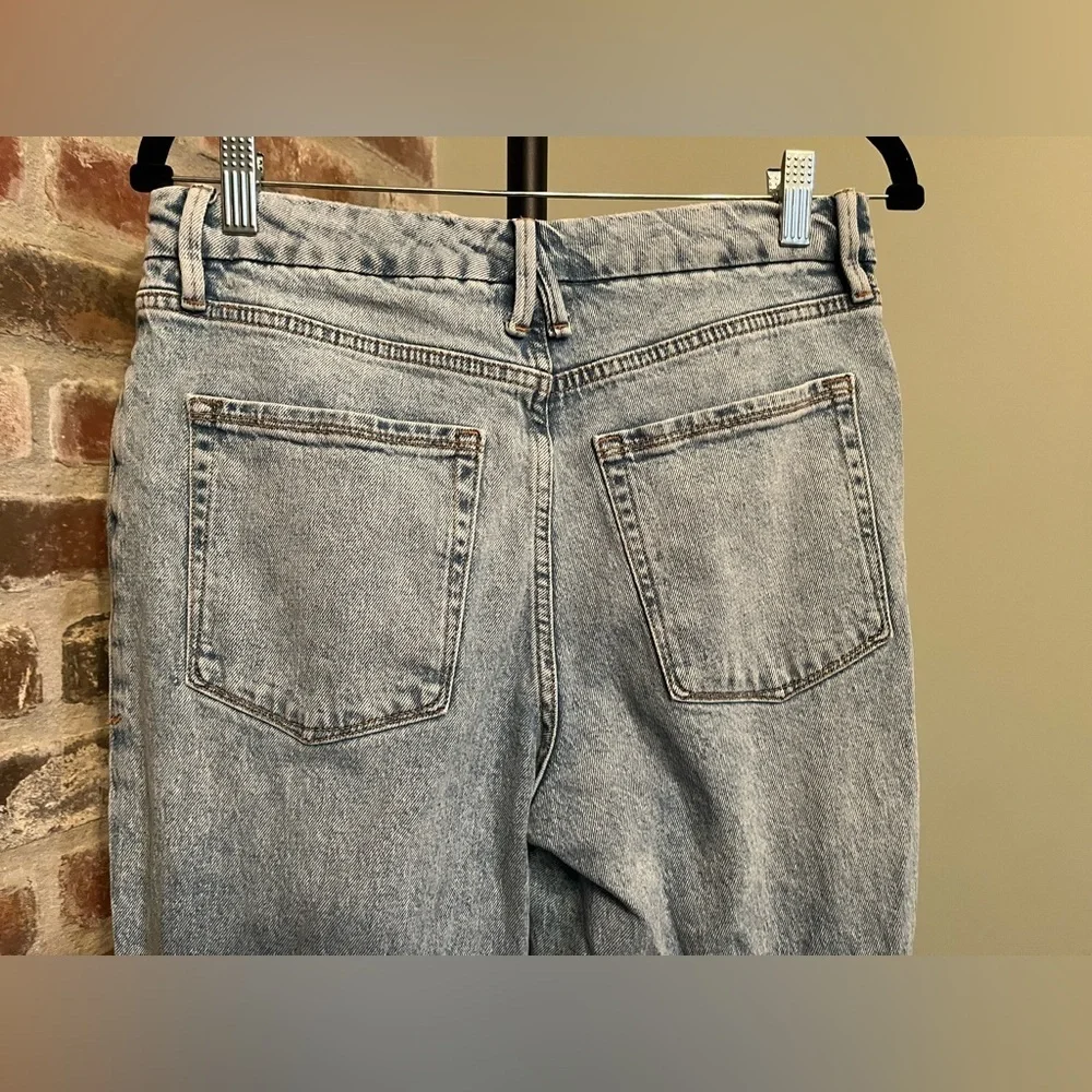 Good American distressed light wash jeans | size 6/28